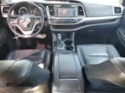 ✅ 2017 Toyota Highlander XLE • VIN: 5TDKZRFH7HS194728 • Лот: 83786745. Опубликован ранее на Copart с пробегом 163 969 миль. Бесплатный доступ к архиву аукционных продаж из США и подробный отчёт об истории автомобиля на DreamBid. Изображение 8.