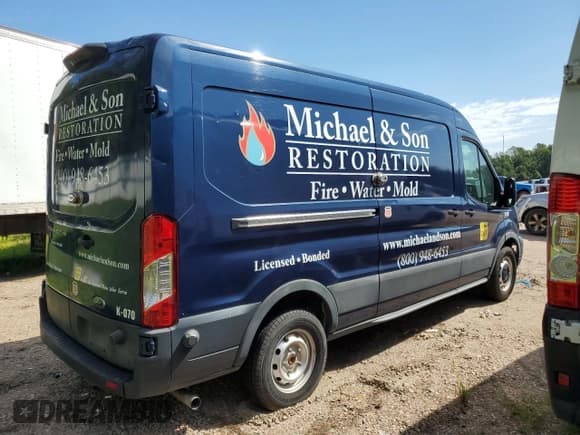 ✅ 2022 Ford Transit Cargo • VIN: 1FTBR1C8XNKA53578 • Лот: 69373655. Опубликован ранее на Copart с пробегом 47 538 миль. Бесплатный доступ к архиву аукционных продаж из США и подробный отчёт об истории автомобиля на DreamBid. Изображение 3.