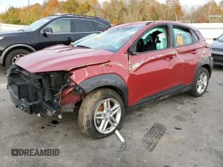 ✅ 2021 Hyundai Kona SE • VIN: KM8K12AA1MU640625 • Лот: 75663153. Опубликован ранее на Copart с пробегом 47 814 миль. Бесплатный доступ к архиву аукционных продаж из США и подробный отчёт об истории автомобиля на DreamBid. Изображение 1.