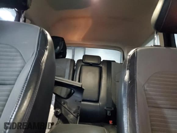 ✅ 2018 Ford Escape SE • VIN: 1FMCU9GD5JUD35033 • Lot: 92386285. Wystawiony na Copart z przebiegiem 106 445 mil. Bezpłatny archiwum sprzedaży aukcyjnych z USA i szczegółowy raport historii pojazdu na DreamBid. Zdjęcie 10.