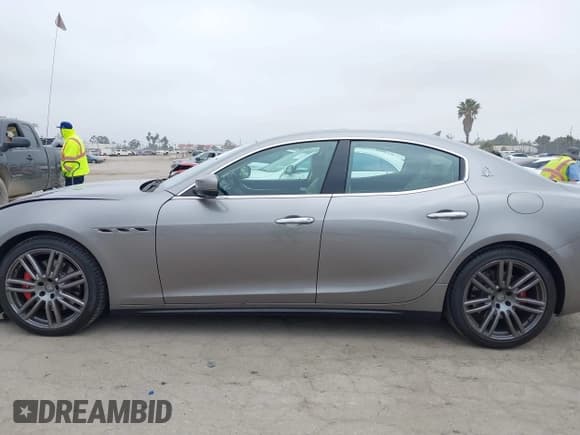✅ 2018 Maserati Ghibli S Q4 • VIN: ZAM57YTA1J1294990 • Лот: 42540961. Опубликован ранее на IAAI с пробегом 46 508 миль. Бесплатный доступ к архиву аукционных продаж из США и подробный отчёт об истории автомобиля на DreamBid. Изображение 15.