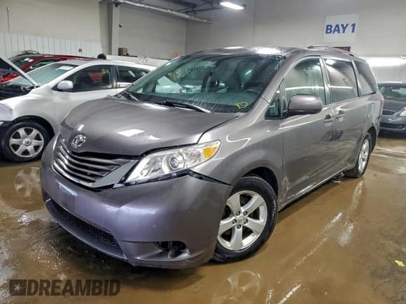 ✅ 2015 Toyota Sienna LE • VIN: 5TDKK3DCXFS594644 • Lot: 93735515. Listed on Copart with 106,597 mi. Free auction sales archive from the USA and detailed vehicle history report at DreamBid. Image 1.