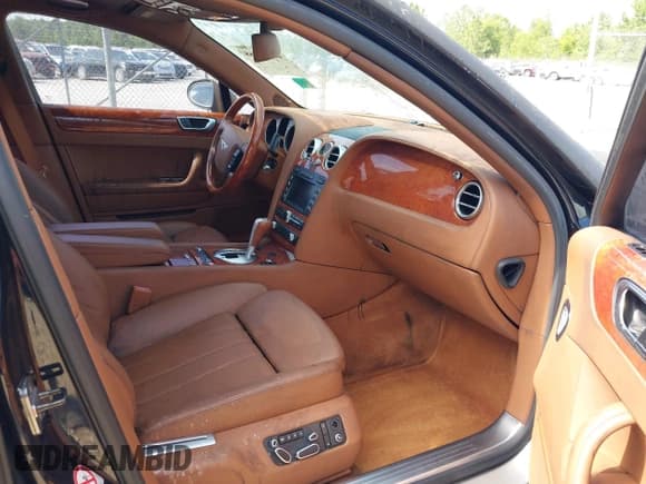 ✅ 2006 Bentley Flying Spur • VIN: SCBBR53W06C039791 • Lot: 42295068. Wystawiony na IAAI z przebiegiem 48 739 mil. Bezpłatny archiwum sprzedaży aukcyjnych z USA i szczegółowy raport historii pojazdu na DreamBid. Zdjęcie 5.