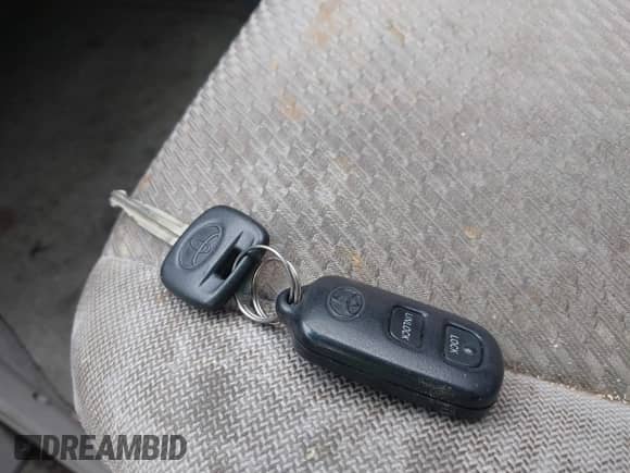 2004 Toyota Highlander z VIN JTEGD21AX40085842, wystawiony jako IAAI lot #43026363 z przebiegiem 306 121 mil mil oraz . Historia ofert i sprzedaży dostępna na DreamBid. Obrazek 11.