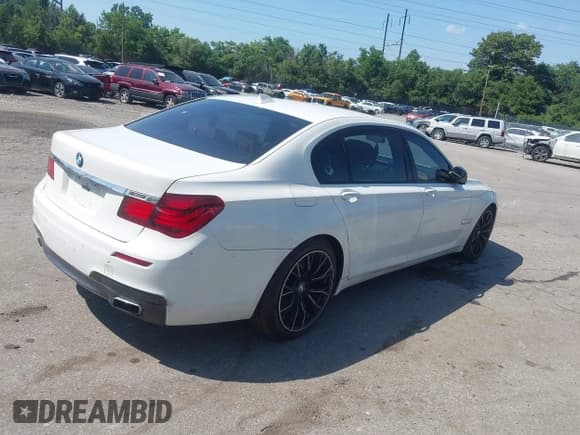 ✅ 2013 BMW 7 Series 750Li xDrive • VIN: WBAYF8C51DD139735 • Lot: 42590928. Listed on IAAI with 118,984 mi. Free auction sales archive from the USA and detailed vehicle history report at DreamBid. Image 4.