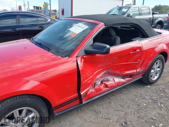 ✅ 2007 Ford Mustang Deluxe • VIN: 1ZVFT84N475327923 • Lot: 43441133. Listed on IAAI with 86,635 mi. Free auction sales archive from the USA and detailed vehicle history report at DreamBid. Image 6.