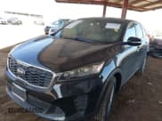 ✅ 2019 Kia Sorento LX • VIN: 5XYPG4A35KG512733 • Lot: 42852659. Wystawiony na IAAI z przebiegiem 131 050 mil. Bezpłatny archiwum sprzedaży aukcyjnych z USA i szczegółowy raport historii pojazdu na DreamBid. Zdjęcie 2.