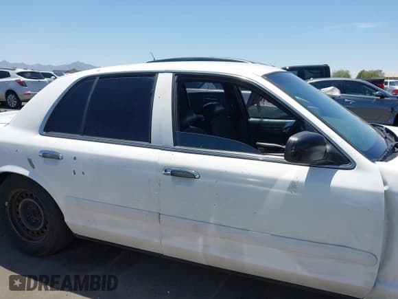 ✅ 1998 Ford Crown Victoria Police • VIN: 2FAFP71WXWX115531 • Lot: 42500505. Wystawiony na IAAI z przebiegiem 197 158 mil. Bezpłatny archiwum sprzedaży aukcyjnych z USA i szczegółowy raport historii pojazdu na DreamBid. Zdjęcie 13.