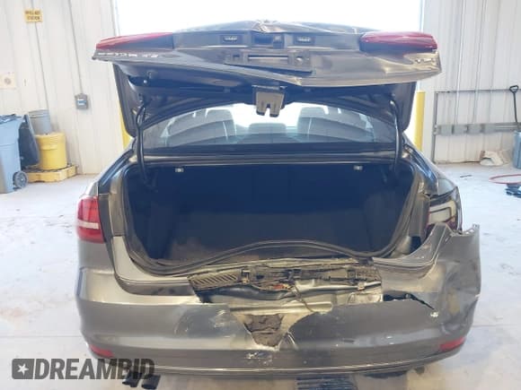 ✅ 2017 Volkswagen Jetta SE • VIN: 3VWDB7AJ5HM270472 • Lot: 43635091. Listed on IAAI with 81,757 mi. Free auction sales archive from the USA and detailed vehicle history report at DreamBid. Image 6.