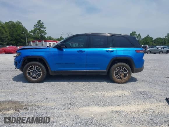 2022 Jeep Grand Cherokee Trailhawk with VIN 1C4RJYC68N8759961, listed as a IAAI auction lot 42589997 with 28,429 mi miles and . Bid and sale history available at DreamBid. Image 15.