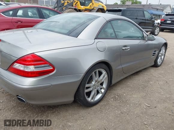 ✅ 2007 Mercedes-Benz SL 550 • VIN: WDBSK71F87F118561 • Lot: 42852719. Wystawiony na IAAI z przebiegiem 98 415 mil. Bezpłatny archiwum sprzedaży aukcyjnych z USA i szczegółowy raport historii pojazdu na DreamBid. Zdjęcie 4.