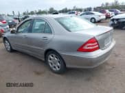 ✅ 2005 Mercedes-Benz C 240 • VIN: WDBRF61J15A789470 • Lot: 43127691. Wystawiony na IAAI z przebiegiem 195 904 mil. Bezpłatny archiwum sprzedaży aukcyjnych z USA i szczegółowy raport historii pojazdu na DreamBid. Zdjęcie 3.