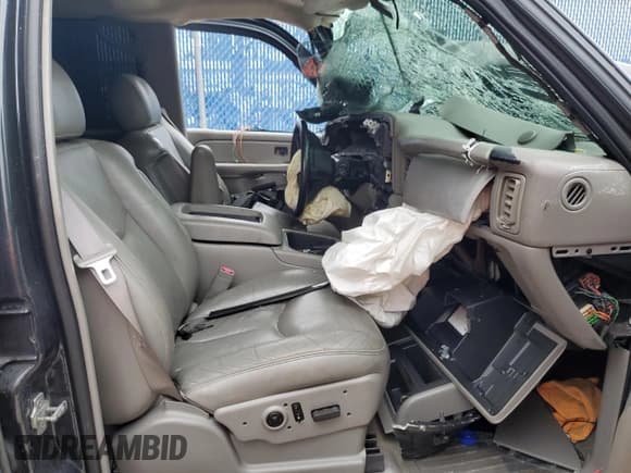 ✅ 2004 Chevrolet Silverado 2500HD LS • VIN: 1GCHK23184F174205 • Lot: 66842042. Wystawiony na Copart z przebiegiem Nie podano. Bezpłatny archiwum sprzedaży aukcyjnych z USA i szczegółowy raport historii pojazdu na DreamBid. Zdjęcie 5.