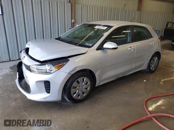 ✅ 2020 Kia Rio S • VIN: 3KPA25ADXLE260804 • Лот: 80993755. Опубликован ранее на Copart с пробегом 12 928 миль. Бесплатный доступ к архиву аукционных продаж из США и подробный отчёт об истории автомобиля на DreamBid. Изображение 1.