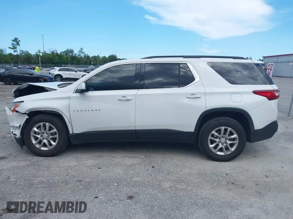 ✅ 2021 Chevrolet Traverse LT Cloth • VIN: 1GNERGKW0MJ126548 • Lot: 42998904. Wystawiony na IAAI z przebiegiem 66 776 mil. Bezpłatny archiwum sprzedaży aukcyjnych z USA i szczegółowy raport historii pojazdu na DreamBid. Zdjęcie 14.