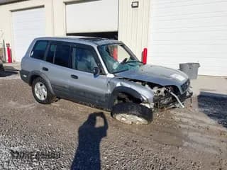 ✅ 1998 Toyota RAV4 • VIN: JT3HP10V4W0158418 • Lot: 43631551. Listed on IAAI with 271,675 mi. Free auction sales archive from the USA and detailed vehicle history report at DreamBid. Image 1.