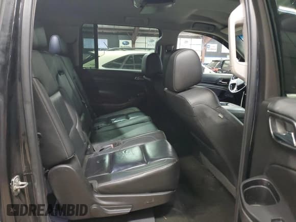 ✅ 2018 Chevrolet Suburban LT • VIN: 1GNSCHKCXJR147419 • Lot: 91445585. Wystawiony na Copart z przebiegiem 261 436 mil. Bezpłatny archiwum sprzedaży aukcyjnych z USA i szczegółowy raport historii pojazdu na DreamBid. Zdjęcie 11.