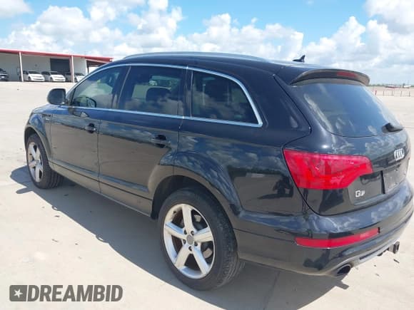 ✅ 2015 Audi Q7 S line Prestige • VIN: WA1DGAFE9FD004677 • Lot: 42590832. Listed on IAAI with 150,143 mi. Free auction sales archive from the USA and detailed vehicle history report at DreamBid. Image 3.