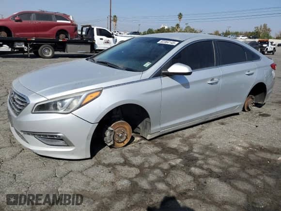 2015 Hyundai Sonata SE с VIN 5NPE24AF5FH156055, выставлен на аукционе Copart как лот 82364145 с пробегом 112 411 миль миль и Списание • Salvage title. История ставок и продаж доступна на DreamBid. Изображение 1.