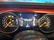 ✅ 2023 Jeep Wrangler Rubicon • VIN: 1C4HJXFN7PW693166 • Lot: 84430324. Wystawiony na Copart z przebiegiem 40 093 mil. Bezpłatny archiwum sprzedaży aukcyjnych z USA i szczegółowy raport historii pojazdu na DreamBid. Zdjęcie 9.