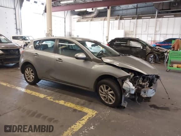 ✅ 2013 Mazda 3 i Touring • VIN: JM1BL1L89D1706469 • Лот: 43528087. Опубликован ранее на IAAI с пробегом Не указан. Бесплатный доступ к архиву аукционных продаж из США и подробный отчёт об истории автомобиля на DreamBid. Изображение 1.