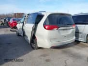 ✅ 2020 Chrysler Pacifica Limited • VIN: 2C4RC1GGXLR108949 • Лот: 43766006. Опубликован ранее на IAAI с пробегом 107 305 миль. Бесплатный доступ к архиву аукционных продаж из США и подробный отчёт об истории автомобиля на DreamBid. Изображение 3.