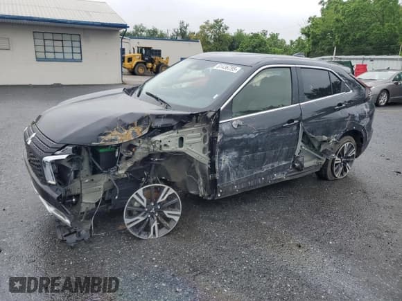 ✅ 2024 Mitsubishi Eclipse Cross SE • VIN: JA4ATWAAXRZ060635 • Lot: 61436795. Wystawiony na Copart z przebiegiem 20 597 mil. Bezpłatny archiwum sprzedaży aukcyjnych z USA i szczegółowy raport historii pojazdu na DreamBid. Zdjęcie 1.