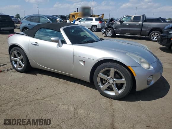 ✅ 2007 Pontiac Solstice • VIN: 1G2MB35B07Y136152 • Lot: 70101445. Wystawiony na Copart z przebiegiem 55 850 mil. Bezpłatny archiwum sprzedaży aukcyjnych z USA i szczegółowy raport historii pojazdu na DreamBid. Zdjęcie 4.
