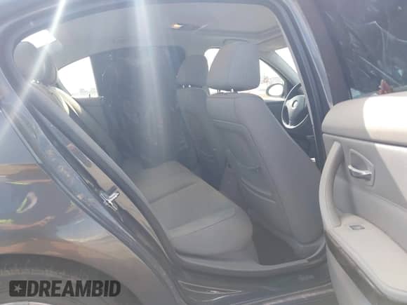 2006 BMW 3 Series 325i z VIN WBAVB13546PT26281, wystawiony jako IAAI lot #42443724 z przebiegiem 55 310 mil mil oraz . Historia ofert i sprzedaży dostępna na DreamBid. Obrazek 8.