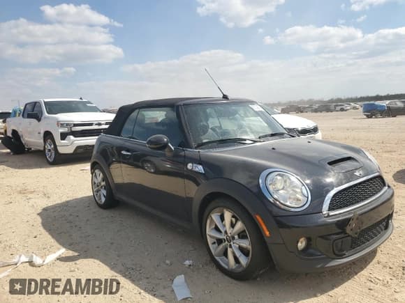 ✅ 2013 MINI Convertible S • VIN: WMWZP3C59DT550519 • Lot: 87029795. Wystawiony na Copart z przebiegiem 72 719 mil. Bezpłatny archiwum sprzedaży aukcyjnych z USA i szczegółowy raport historii pojazdu na DreamBid. Zdjęcie 4.