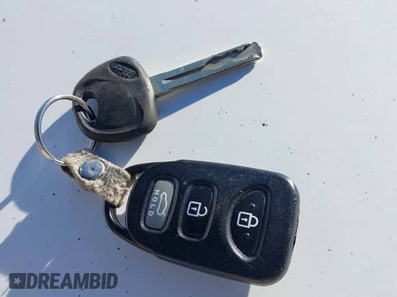 2014 Hyundai Sonata GLS z VIN 5NPEB4AC6EH870815, wystawiony jako IAAI lot #43372639 z przebiegiem 66 060 mil mil oraz . Historia ofert i sprzedaży dostępna na DreamBid. Obrazek 11.