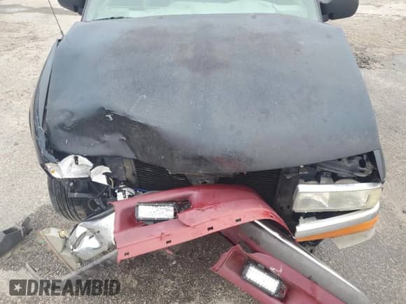 1995 Chevrolet Blazer z VIN 1GNCS13W5S2165022, wystawiony jako Copart lot #58006505 z przebiegiem 318 061 mil mil oraz Szkoda całkowita • Salvage title. Historia ofert i sprzedaży dostępna na DreamBid. Obrazek 12.