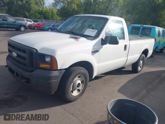 ✅ 2005 Ford F-250 XL • VIN: 1FTNF20525EB74898 • Lot: 42775987. Wystawiony na IAAI z przebiegiem 171 163 mil. Bezpłatny archiwum sprzedaży aukcyjnych z USA i szczegółowy raport historii pojazdu na DreamBid. Zdjęcie 2.