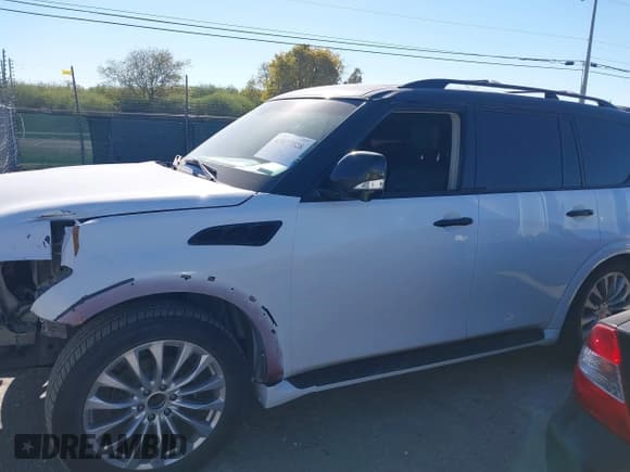 ✅ 2015 Infiniti QX80 • VIN: JN8AZ2NF4F9572054 • Lot: 43877528. Wystawiony na IAAI z przebiegiem 154 210 mil. Bezpłatny archiwum sprzedaży aukcyjnych z USA i szczegółowy raport historii pojazdu na DreamBid. Zdjęcie 14.