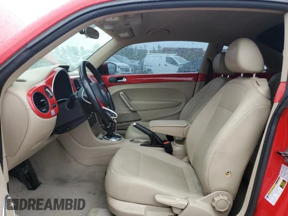 ✅ 2014 Volkswagen Beetle 2.0L TDI • VIN: 3VWJL7AT7EM632086 • Лот: 72912514. Опубликован ранее на Copart с пробегом 150 233 миль. Бесплатный доступ к архиву аукционных продаж из США и подробный отчёт об истории автомобиля на DreamBid. Изображение 7.