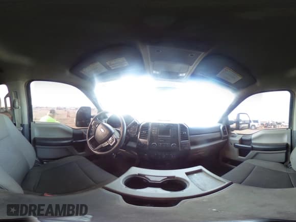 ✅ 2019 Ford F-250 XL • VIN: 1FT7W2B69KEF00545 • Lot: 43723422. Wystawiony na IAAI z przebiegiem 130 705 mil. Bezpłatny archiwum sprzedaży aukcyjnych z USA i szczegółowy raport historii pojazdu na DreamBid. Zdjęcie 18.