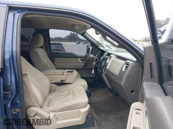 ✅ 2010 Ford F-150 XL • VIN: 1FTFW1CV5AFD59333 • Lot: 41648524. Wystawiony na IAAI z przebiegiem 127 378 mil. Bezpłatny archiwum sprzedaży aukcyjnych z USA i szczegółowy raport historii pojazdu na DreamBid. Zdjęcie 5.