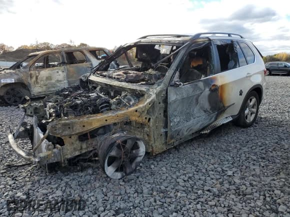 ✅ 2011 BMW X5 50i • VIN: 5UXZV8C55BL421131 • Lot: 90552425. Wystawiony na Copart z przebiegiem Nie podano. Bezpłatny archiwum sprzedaży aukcyjnych z USA i szczegółowy raport historii pojazdu na DreamBid. Zdjęcie 1.