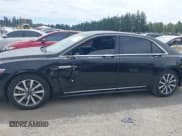 ✅ 2017 Lincoln Continental Livery • VIN: 1LN6L9UK9H5624634 • Лот: 42739960. Опубликован ранее на IAAI с пробегом 259 503 миль. Бесплатный доступ к архиву аукционных продаж из США и подробный отчёт об истории автомобиля на DreamBid. Изображение 14.