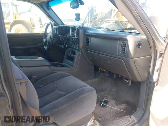 2005 GMC Sierra 1500 SLT with VIN 2GTEC13T351268321, listed as a IAAI auction lot 42891070 with 296,226 mi miles and . Bid and sale history available at DreamBid. Image 5.