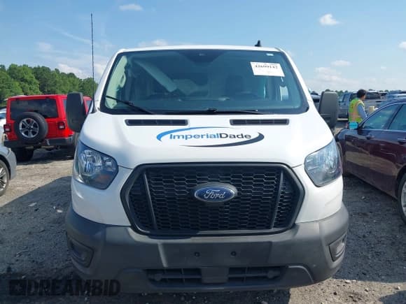 ✅ 2022 Ford Transit Cargo • VIN: 1FTYE1Y87NKA36607 • Lot: 42699142. Listed on IAAI with 90,135 mi. Free auction sales archive from the USA and detailed vehicle history report at DreamBid. Image 12.