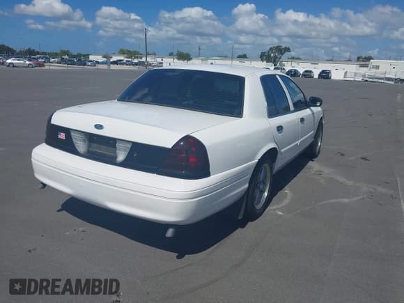 ✅ 2009 Ford Police Interceptor • VIN: 2FAHP71V69X125798 • Lot: 43411351. Wystawiony na IAAI z przebiegiem 131 311 mil. Bezpłatny archiwum sprzedaży aukcyjnych z USA i szczegółowy raport historii pojazdu na DreamBid. Zdjęcie 4.