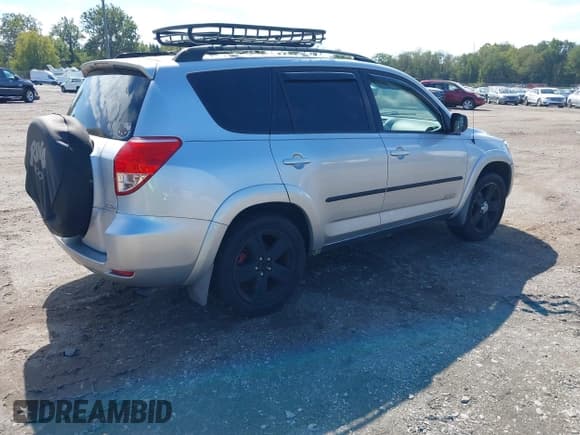 ✅ 2008 Toyota RAV4 Sport • VIN: JTMBD32V886060561 • Lot: 43325959. Wystawiony na IAAI z przebiegiem 161 529 mil. Bezpłatny archiwum sprzedaży aukcyjnych z USA i szczegółowy raport historii pojazdu na DreamBid. Zdjęcie 4.