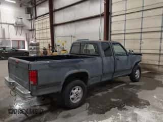 1994 Dodge Dakota z VIN 1B7GG23Y7RS709954, wystawiony jako IAAI lot #42571200 z przebiegiem 184 125 mil mil oraz . Historia ofert i sprzedaży dostępna na DreamBid. Obrazek 4.