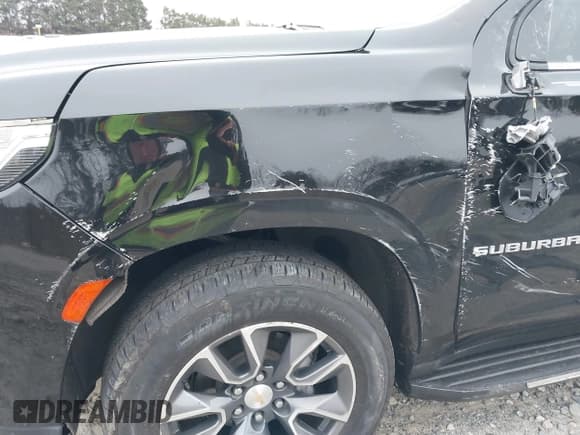 ✅ 2021 Chevrolet Suburban LT • VIN: 1GNSKCKD5MR391000 • Lot: 41775850. Wystawiony na IAAI z przebiegiem 197 353 mil. Bezpłatny archiwum sprzedaży aukcyjnych z USA i szczegółowy raport historii pojazdu na DreamBid. Zdjęcie 6.