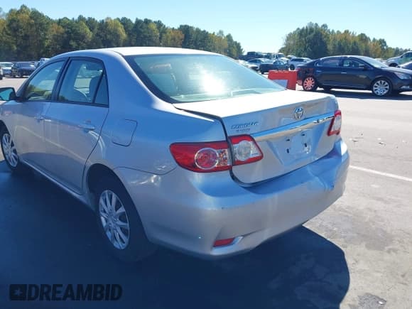 ✅ 2011 Toyota Corolla L • VIN: JTDBU4EE6B9154591 • Lot: 43460469. Wystawiony na IAAI z przebiegiem 193 001 mil. Bezpłatny archiwum sprzedaży aukcyjnych z USA i szczegółowy raport historii pojazdu na DreamBid. Zdjęcie 3.