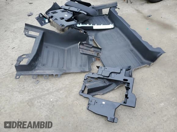 ✅ 2021 Land Rover Defender • VIN: SALEK6RX3M2048999 • Lot: 47951285. Listed on Copart with 67,249 mi. Free auction sales archive from the USA and detailed vehicle history report at DreamBid. Image 13.