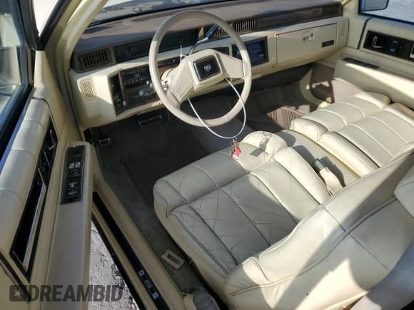 ✅ 1987 Cadillac DeVille • VIN: 1G6CD118XH4336337 • Лот: 86147724. Опубликован ранее на Copart с пробегом 121 598 миль. Бесплатный доступ к архиву аукционных продаж из США и подробный отчёт об истории автомобиля на DreamBid. Изображение 8.