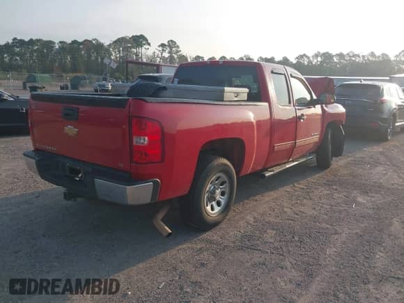 2013 Chevrolet Silverado 1500 LT with VIN 1GCRCSEA5DZ335168, listed as a IAAI auction lot 43251948 with 105,317 mi miles and . Bid and sale history available at DreamBid. Image 4.