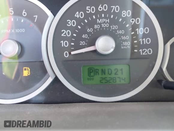 2005 Mercury Mariner Luxury z VIN 4M2YU56165DJ12462, wystawiony jako IAAI lot #41701579 z przebiegiem 252 874 mil mil oraz . Historia ofert i sprzedaży dostępna na DreamBid. Obrazek 7.